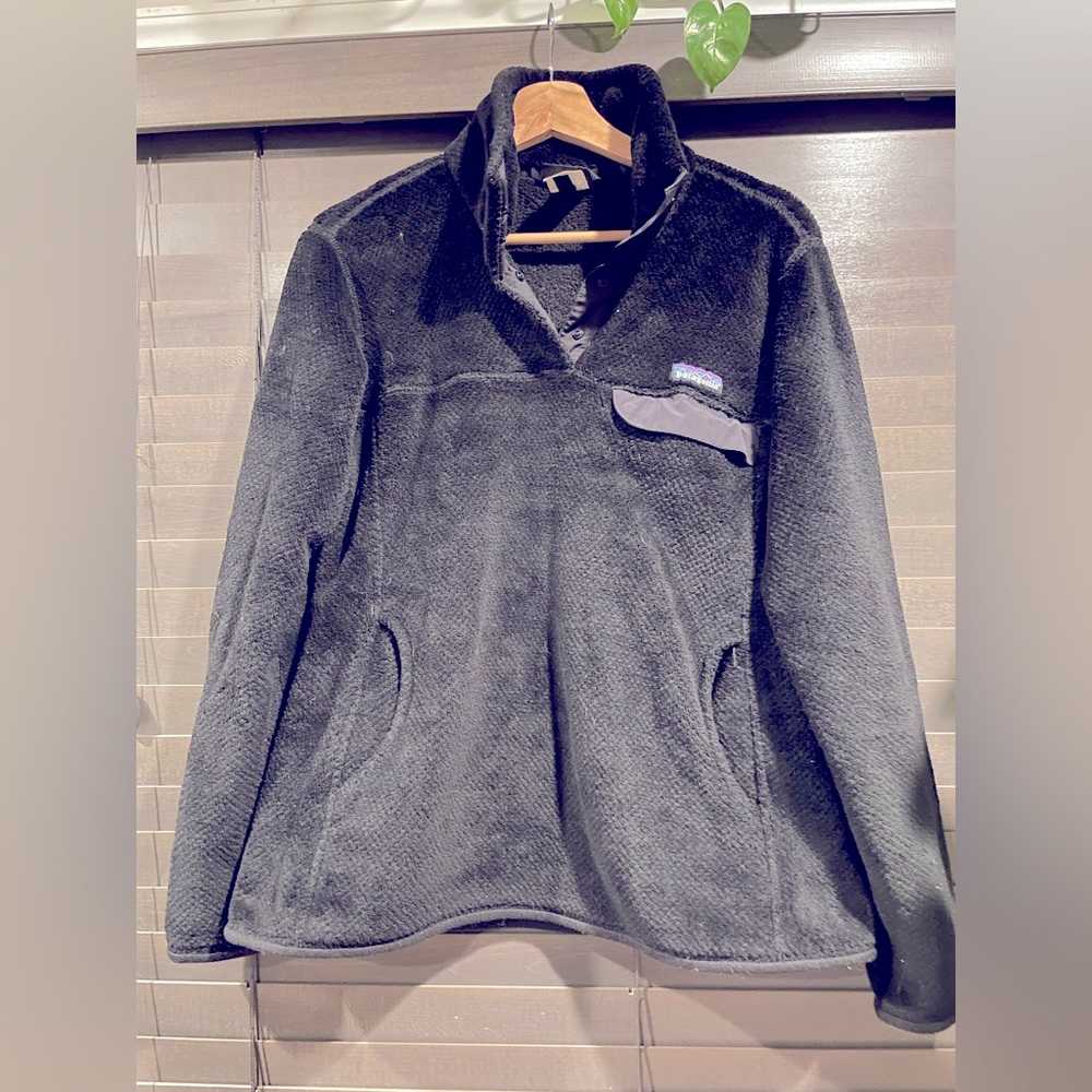 Patagonia Black women’s Re-tool black snap T fleece